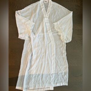 La Vie en Rose - White Robe